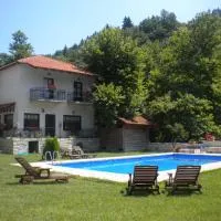 Agrampeli, hotel sa Méga Khoríon