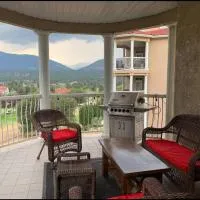 Mountain View Vacation Villa Main Floor Unit, No Stairs, hotell sihtkohas Fairmont Hot Springs