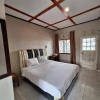 RON'S Guest House Berastagi, hotel din Berastagi