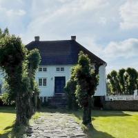 Bosvik Gård, nyrenovert leilighet i hovedhus fra 1756