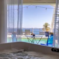 LES SUITES LOVE 1 SPA VUE MER PISCINe、マルセイユ、エスタックのホテル