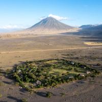 Lake Natron Maasai giraffe eco Lodge and camping, hôtel à Mtowabaga