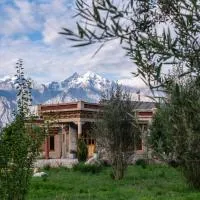 Lchang Nang Retreat-THE HOUSE OF TREES-Nubra Valley, hotel em Vale de Nubra