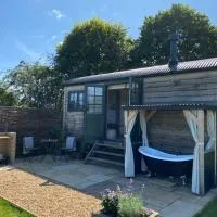 The Rabbit Warren Shepherd Hut, Hotel in Ketton