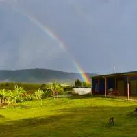 Hilltop Retreat - best of both worlds: Beach/farm, hôtel à Pillar Valley