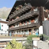 Self-Service Guesthouse Berggeist,薩斯費的飯店