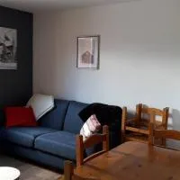 APPARTEMENT PIEDS DE PISTE - 4-6 PERSONNES, hotel u gradu La Chal