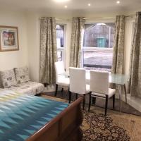 Leamington Park Studio with Parking, hotel in Acton, London