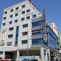 Sky Hotel، فندق في Hwaseong