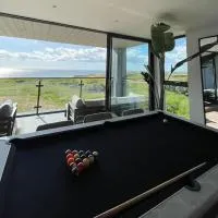 Seafront apartment with spectacular views, hotel sa Porthcawl