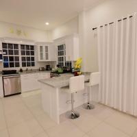 Modern 3-bed Lux Apt with Jacuzzi/Free Parking