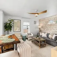 A by the Bay - Stunning Seaside Apartment, Hotel in Gloucester