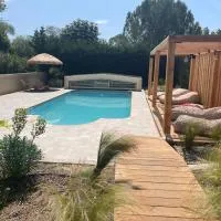 Sous les étoiles en Provence, gîtes les bambous et les grands chênes, hotel em Lurs
