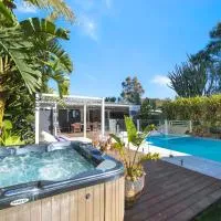 Woy Woy Staycation - Heated Pool & Hot Tub & BBQ & Pizza Oven & Arcade Game & Pool Table, Hotel in Woy Woy