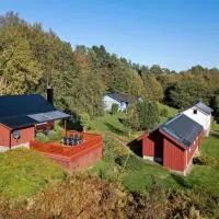 Feriehus nær badeplass og Molde sentrum, hotel near Molde Airport, Årø - MOL, Årø