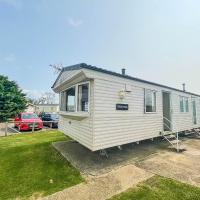 Superb Caravan At Seawick Holiday Park, Sleeps 8 Ref 27202sw