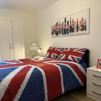 Modern, Large Independent Room with En-suite Bathroom in Private Owned Apartment