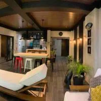 Spacious Beachfront Unit at Canyon Cove Nasugbu, hotel u gradu Nasugbu