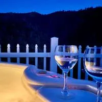 Ahwahnee में, होटल Happy Hedgehog River Views Hot Tub Private