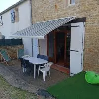 Charmante maison en pierres, hótel í Sainte-Radégonde-des-Noyers