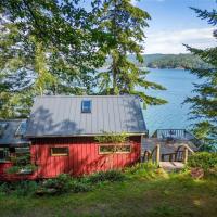 The Salish Sunset Cabin: Pender Island şehrinde bir otel