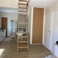 Appartement climatisé avec terrasse, hotelli kohteessa Cours la Ville