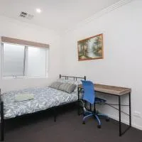 Modern Share house, private bedroom with double size bed, 7min to beach, hotel a Oaklands