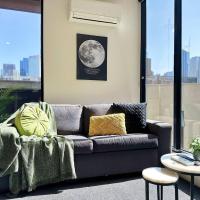 Urban CityScapes 2BR Apt on Bourke