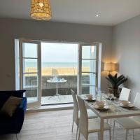 Ocean View Suite - Near Hythe - On Beach Seafront - Private Parking、ディムチャーチのホテル