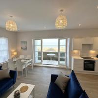 Beachfront Bliss Apartment - Near Hythe - On Beach Seafront - Private Parking, hotell i Dymchurch