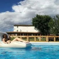 Casale Viozzi - Casa Vacanze con piscina nelle Marche、Montefalcone Appenninoのホテル