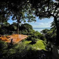 Casa Única - Room with breakfast or Cabins with kitchen, hotel en La Laguna