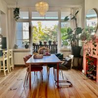 IVY - Classical & modern apartment in lovely neighbourhood near beach, hotel in: Segbroek, Den Haag