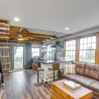 Vickery Cottage on Sandusky Bay w/ Fire Pit!, hotel i Port Clinton
