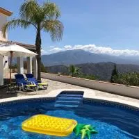 Casa Rural Finca Volando in the mountains of Málaga,Comares的飯店