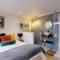 Sixty-Five: Stylish guest suite, מלון בWalmer