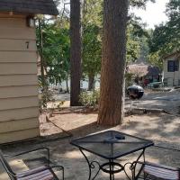 #07 - Lakeview One Bedroom Cottage-Pet Friendly, hotel near Hot Springs Memorial Field Airport - HOT, Hot Springs