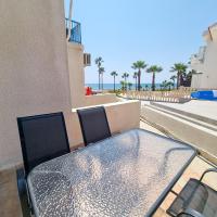 Beach Vibes Beachfront Apartment, hotel en Pyla