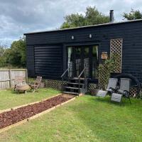 Oak Tree Lodge: Unique 2 level Shepherd's Hut: Dartmouth