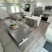 Gardner Lake 2 Queen/1King/2 Bath/Laundry- Private, hotel v destinaci Salem