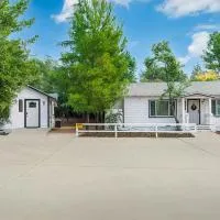 Entire 2 bedroom Pet Friendly Guest Cottage, hotel v mestu Alpine