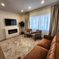 Elegant two bedroom with office in Montreal, מלון ב-Notre-Dame-de-Grace, מונטריאול