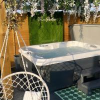 The Garden Pod with Private Hot Tub