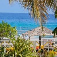 Beachfront Luxe Apt: Runaway Bay şehrinde bir otel