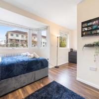 Spacious sleeps 3 Ensuite Room In twickenham TW7