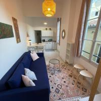 Patio de la pietonne, hotel v Mentonu