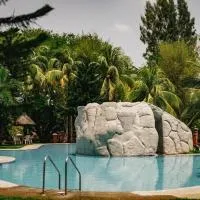 Emerald Manor Hotel, hotel di Kababae