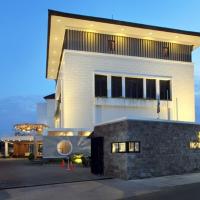 HELIOS HOTEL & CONVENTION, &xi;&epsilon;&nu;&omicron;&delta;&omicron;&chi;&epsilon;ί&omicron; &kappa;&omicron;&nu;&tau;ά &sigma;&tau;&omicron; Arung Palakka Airport - APD, Watampone