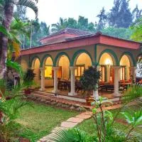 SaffronStays Aquamarina - 3BR Mediterranean style beachfront villa with pool, lawns & seafood dining near Nagaon Beach, hotell i Nagaon
