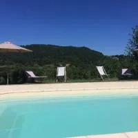 Villa la bastide piscine et jacuzzi, viešbutis mieste Silhac